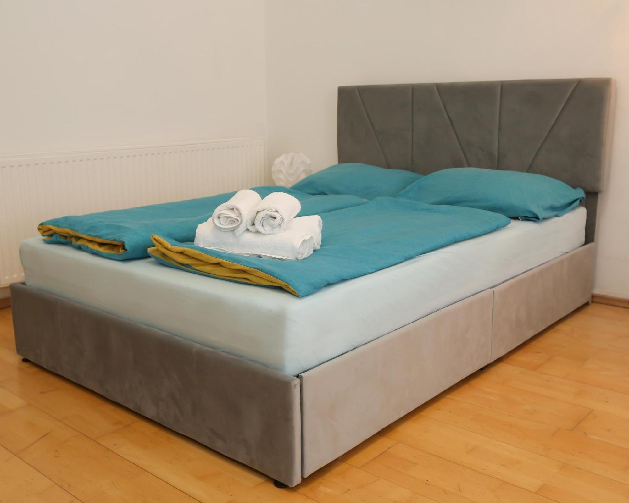 Downtown Bliss Modern Retreat With Free Parking And Fast Internet 600 Mbits Apartment Wina Bagian luar foto