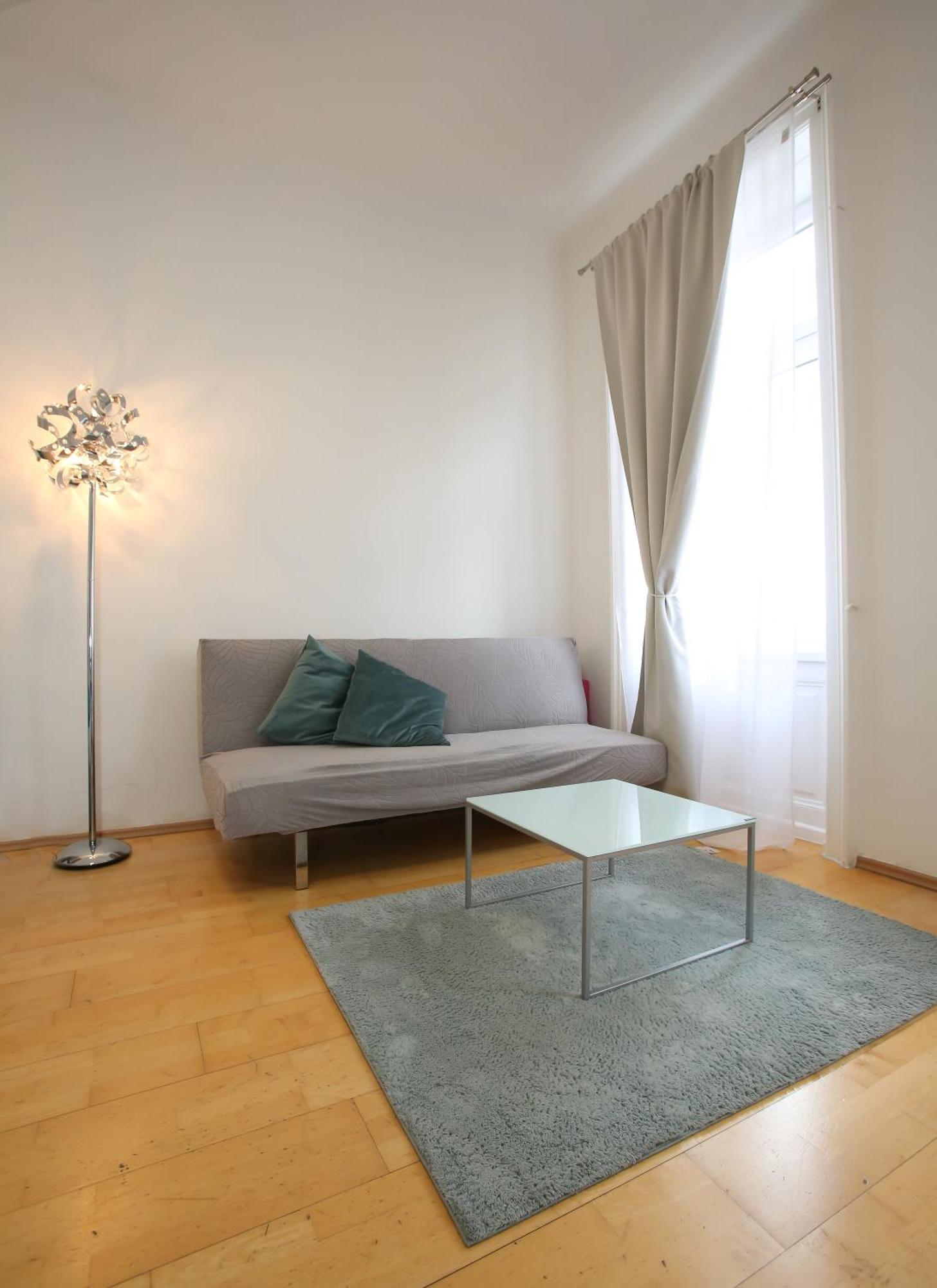 Downtown Bliss Modern Retreat With Free Parking And Fast Internet 600 Mbits Apartment Wina Bagian luar foto