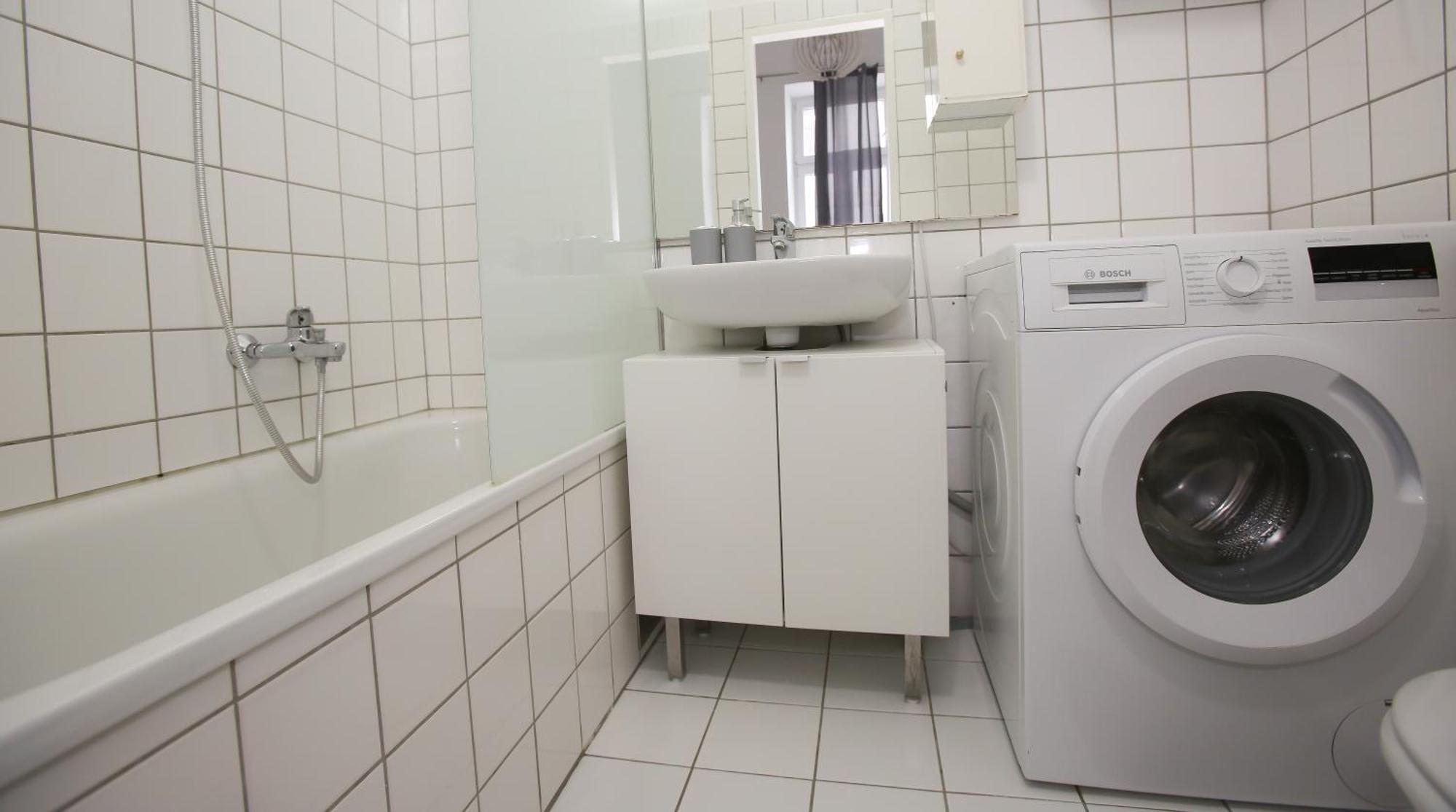 Downtown Bliss Modern Retreat With Free Parking And Fast Internet 600 Mbits Apartment Wina Bagian luar foto